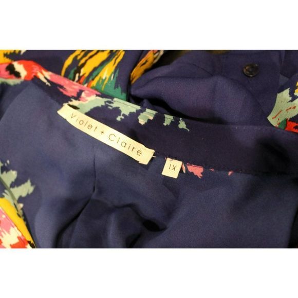 Violet and Claire Women's Blouse Plus Size 1X Floral Pattern 3/4 Sleeves with Bu - Picture 5 of 5